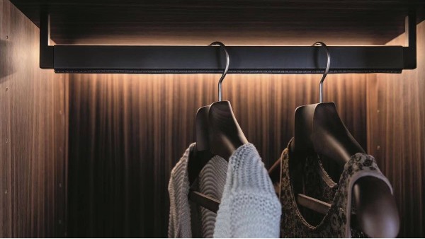 臥室掛衣架哪種合適