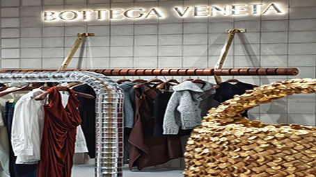 大牌衣架選材指南！8種實(shí)木材質(zhì)對(duì)比，奢侈品牌都在用它！——華恩