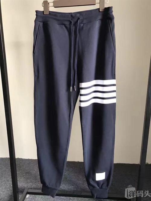 運(yùn)動(dòng)褲用褲架怎么掛