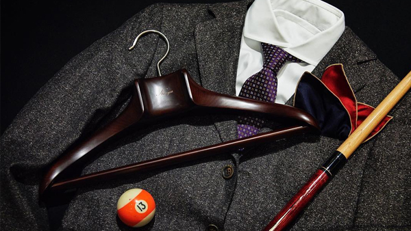 如何更好的維護實木衣架？