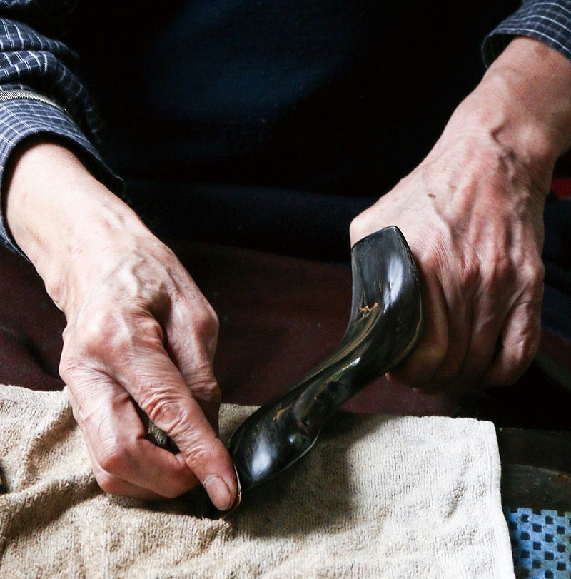 實木衣柜里面用什么衣架