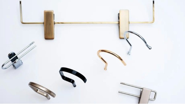 實木衣架廠家揭密廉價衣架是怎樣降低成本的