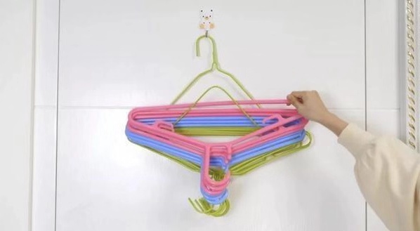 如何收納衣架褲架妙招