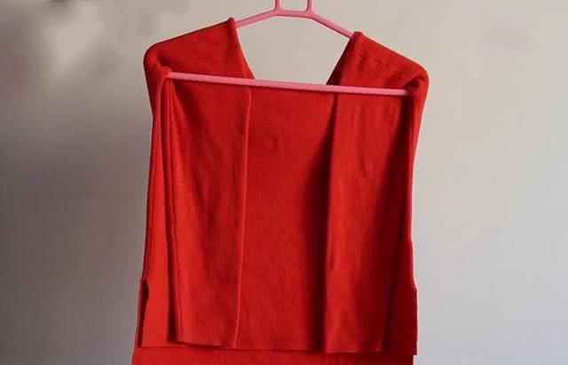 衣服怎么掛不出肩