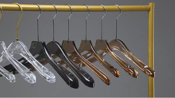 實(shí)木衣柜里面用什么衣架