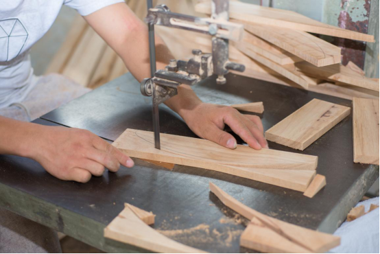 浙江哪里有實(shí)木衣架廠