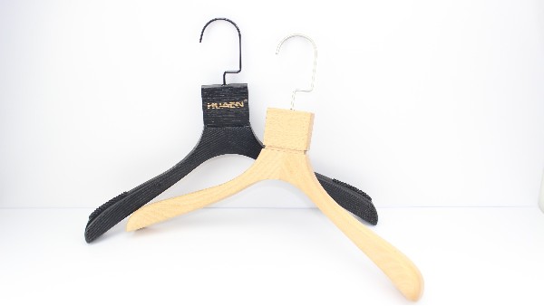 實(shí)木衣架越重越好嗎！過(guò)重反而有大問(wèn)題！【華恩】