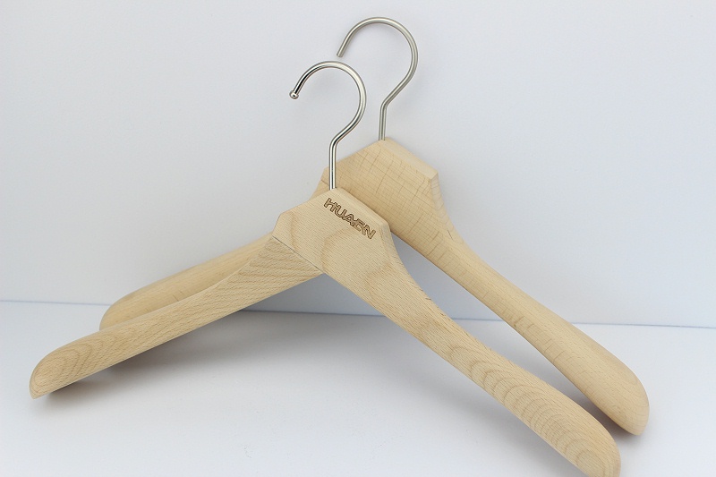 哪種形狀的實(shí)木衣架好？【華恩】