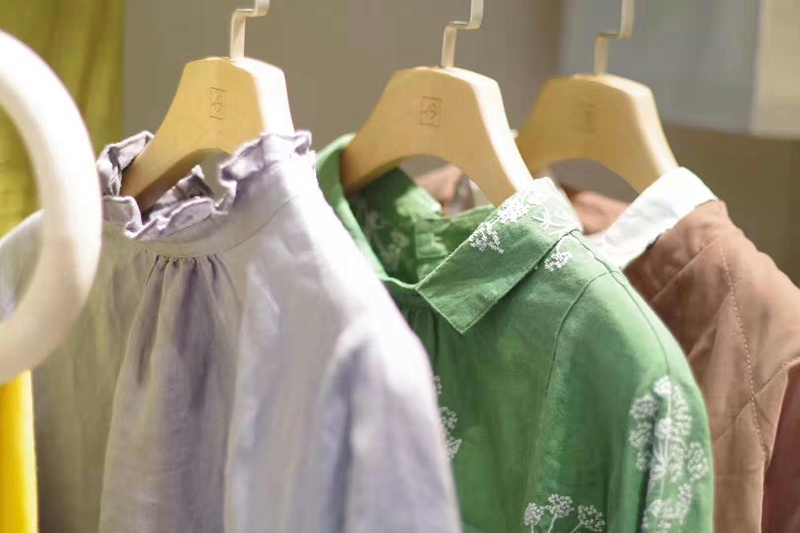 家中掛衣柜里用什么衣架掛衣服