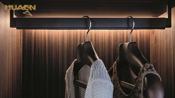 掛衣服的衣柜衣架購買要考慮什么？--華恩