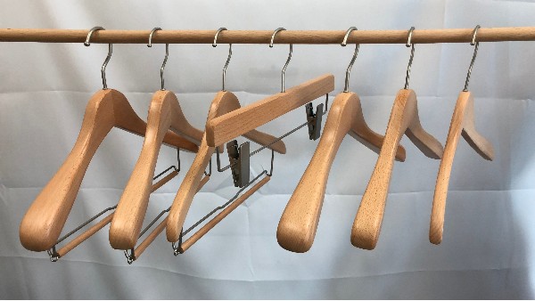 寧波有出實木衣架的嗎