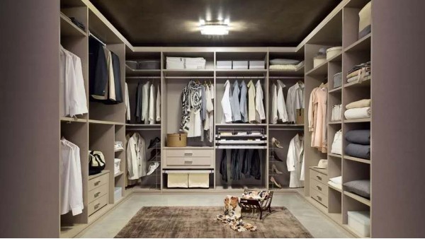 實木衣柜里面用什么衣架