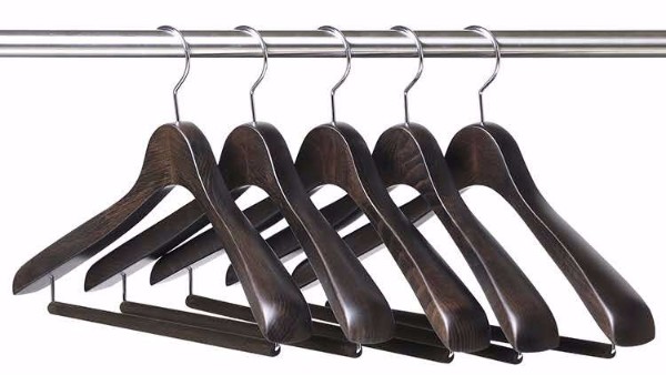 尋找《低調(diào)》的作者之實(shí)木衣架好嗎？【華恩】